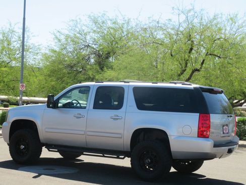 Used 2010 GMC Yukon XL SLT w/ SLT-2 Equipment Package image 5