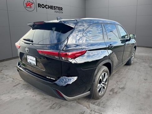 Used 2023 Toyota Highlander XLE AWD/4WD image 39