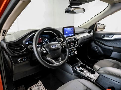 Used 2020 Ford Escape SE FWD image 3