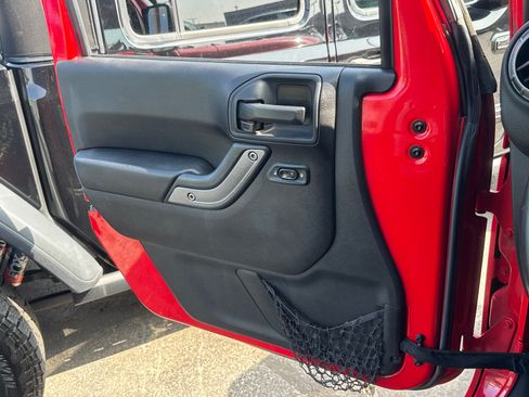 Used 2015 Jeep Wrangler Unlimited Sport w/ Quick Order Package 24S AWD/4WD image 15