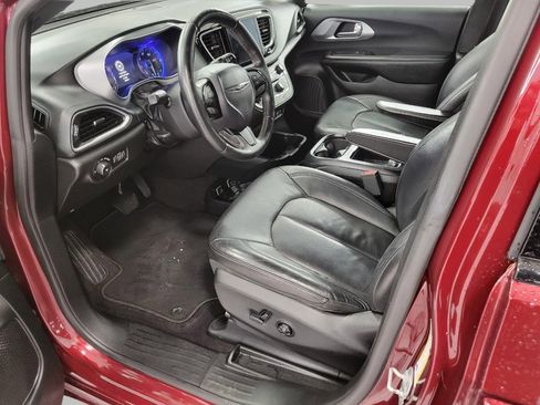 Used 2018 Chrysler Pacifica Touring-L Plus FWD image 10