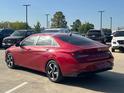 Used 2023 Hyundai Elantra Limited w/ Preferred Accessory Package FWD image 10