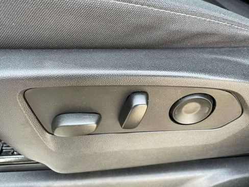 Used 2023 Chevrolet Silverado 1500 LT AWD/4WD image 16