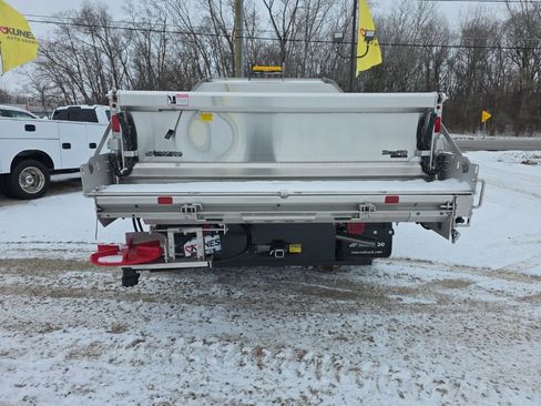 New 2025 Ford F550 4x4 Regular Cab Super Duty image 8