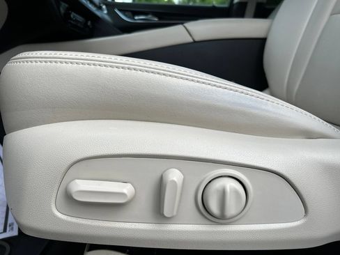 Used 2024 Buick Enclave Essence AWD/4WD image 22