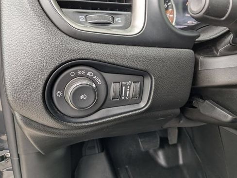 Used 2022 Jeep Renegade Latitude w/ Convenience Group AWD/4WD image 23