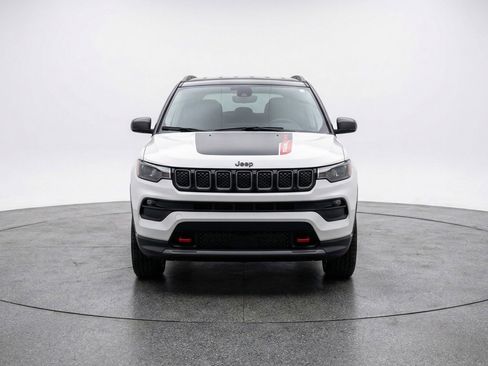 Used 2025 Jeep Compass Trailhawk image 2