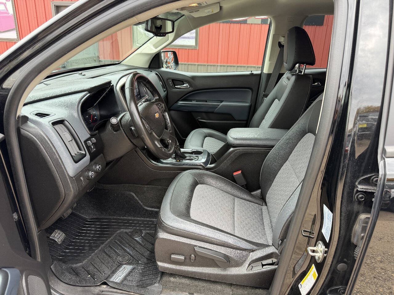 Used 2018 Chevrolet Colorado Z71 w/ LPO, Premium Interior Package AWD/4WD image 8