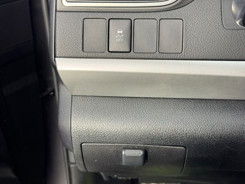 Used 2017 Toyota Camry SE image 16