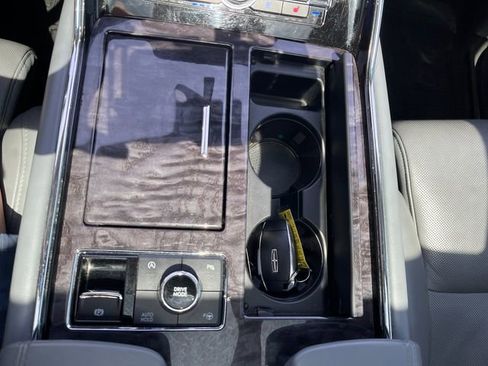 Used 2019 Lincoln Navigator Reserve AWD/4WD image 19
