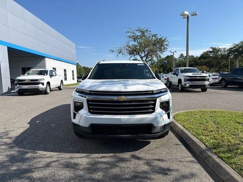 Used 2026 Chevrolet Traverse LT w/ Driver Confidence Package FWD image 2