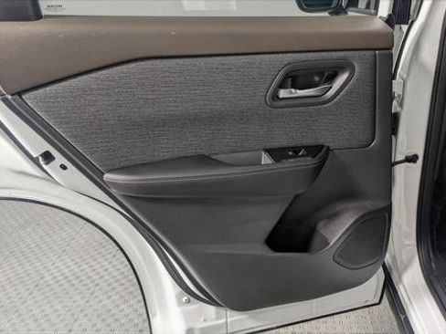 Used 2022 Nissan Rogue SV FWD image 16