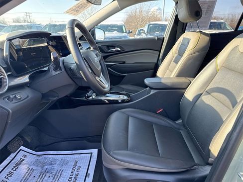 Used 2024 Chevrolet Trax ACTIV w/ Sunroof Package image 19