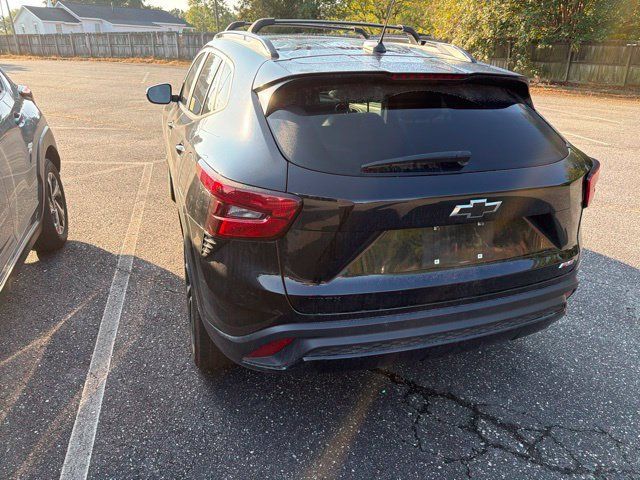 Used 2024 Chevrolet Trax RS w/ Sunroof Package FWD image 7