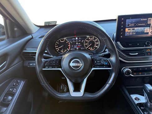 Used 2024 Nissan Altima 2.5 SV w/ SV Premium Package FWD image 14