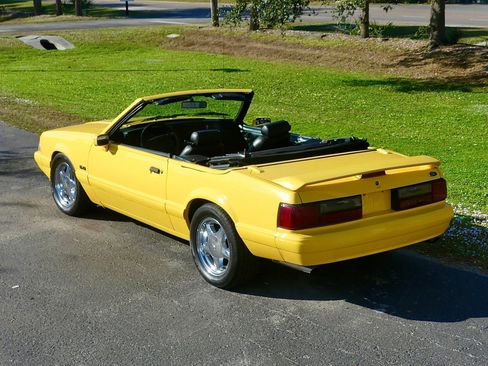 Used 1993 Ford Mustang LX image 19