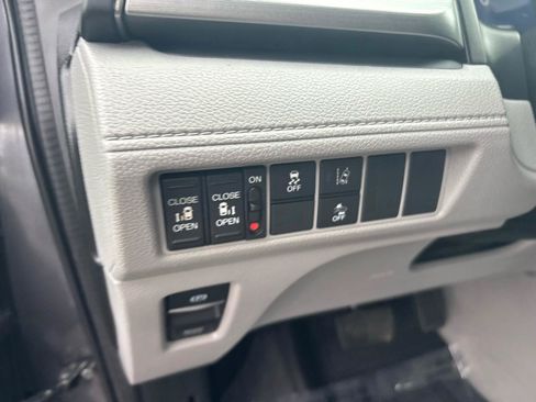 Used 2018 Honda Odyssey EX image 33