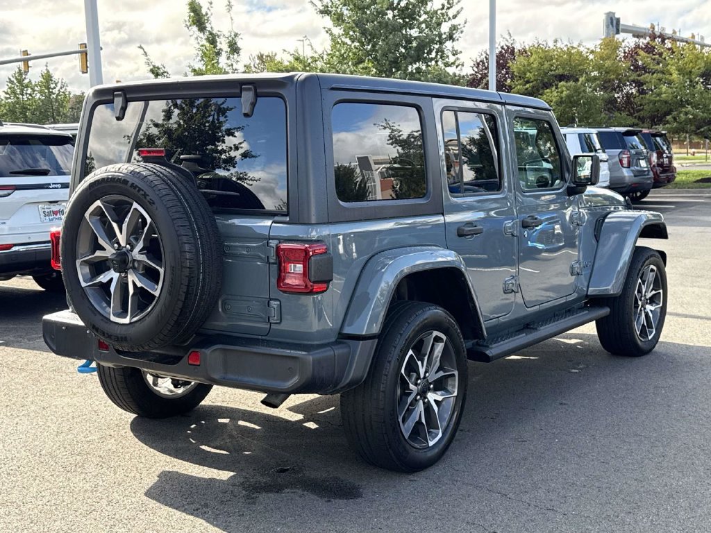 Used 2024 Jeep Wrangler Unlimited w/ Convenience Group AWD/4WD image 8