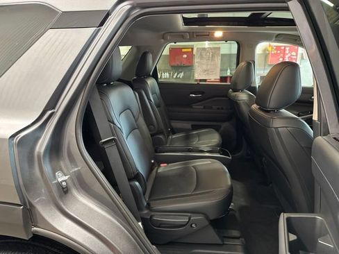 Used 2025 Nissan Pathfinder SL w/ SL Premium Package AWD/4WD image 17