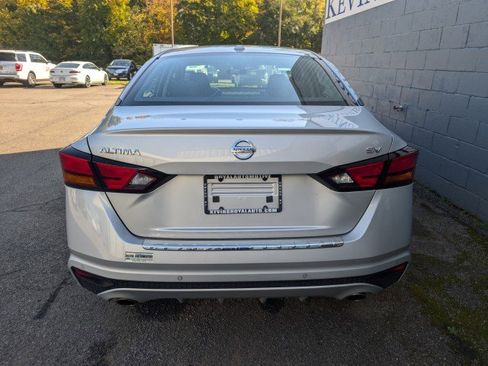 Used 2022 Nissan Altima 2.5 SV w/ SV Premium Package image 6