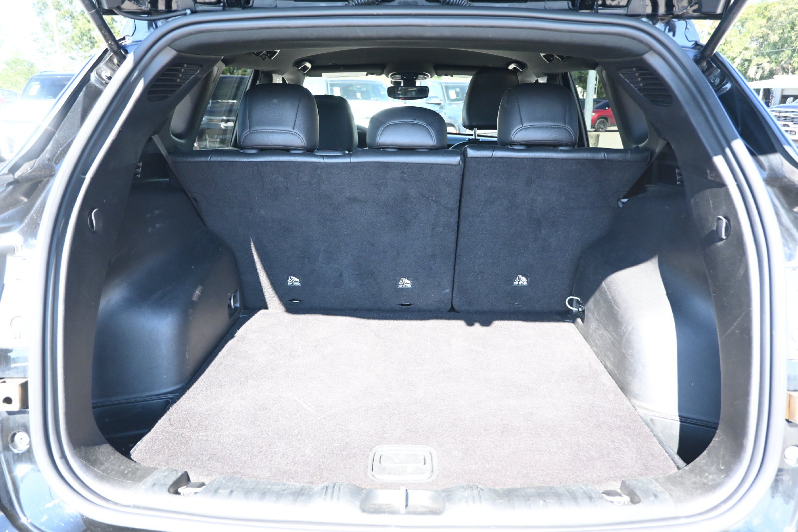 Used 2025 Jeep Compass Trailhawk AWD/4WD image 25