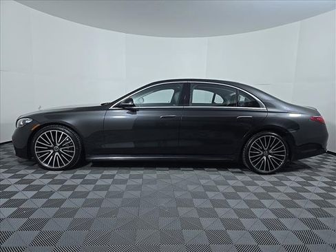 Certified 2022 Mercedes-Benz S 500 4MATIC image 2