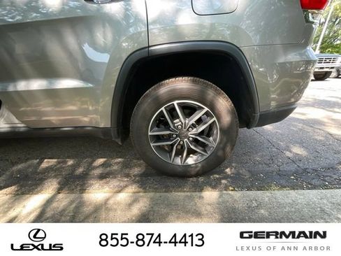 Used 2019 Jeep Grand Cherokee Limited AWD/4WD image 23