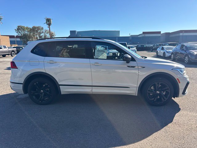 Used 2024 Volkswagen Tiguan SE R-Line FWD image 4
