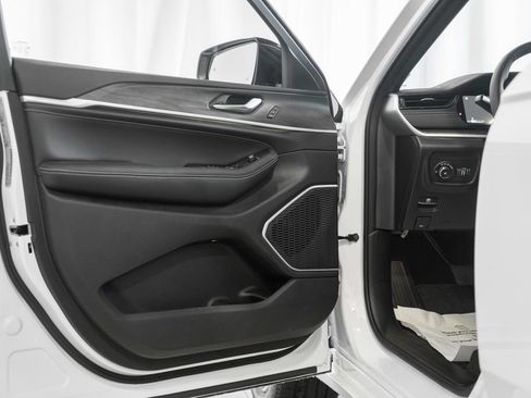 New 2026 Jeep Grand Cherokee L Limited AWD/4WD image 39