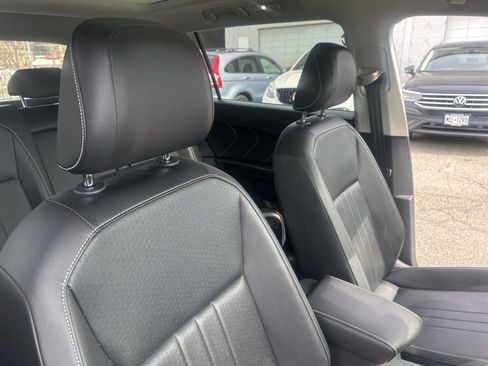 Used 2022 Volkswagen Tiguan SE w/ Panoramic Sunroof Package AWD/4WD image 38