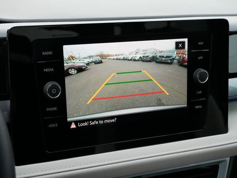 Certified 2025 Volkswagen Taos SEL image 31