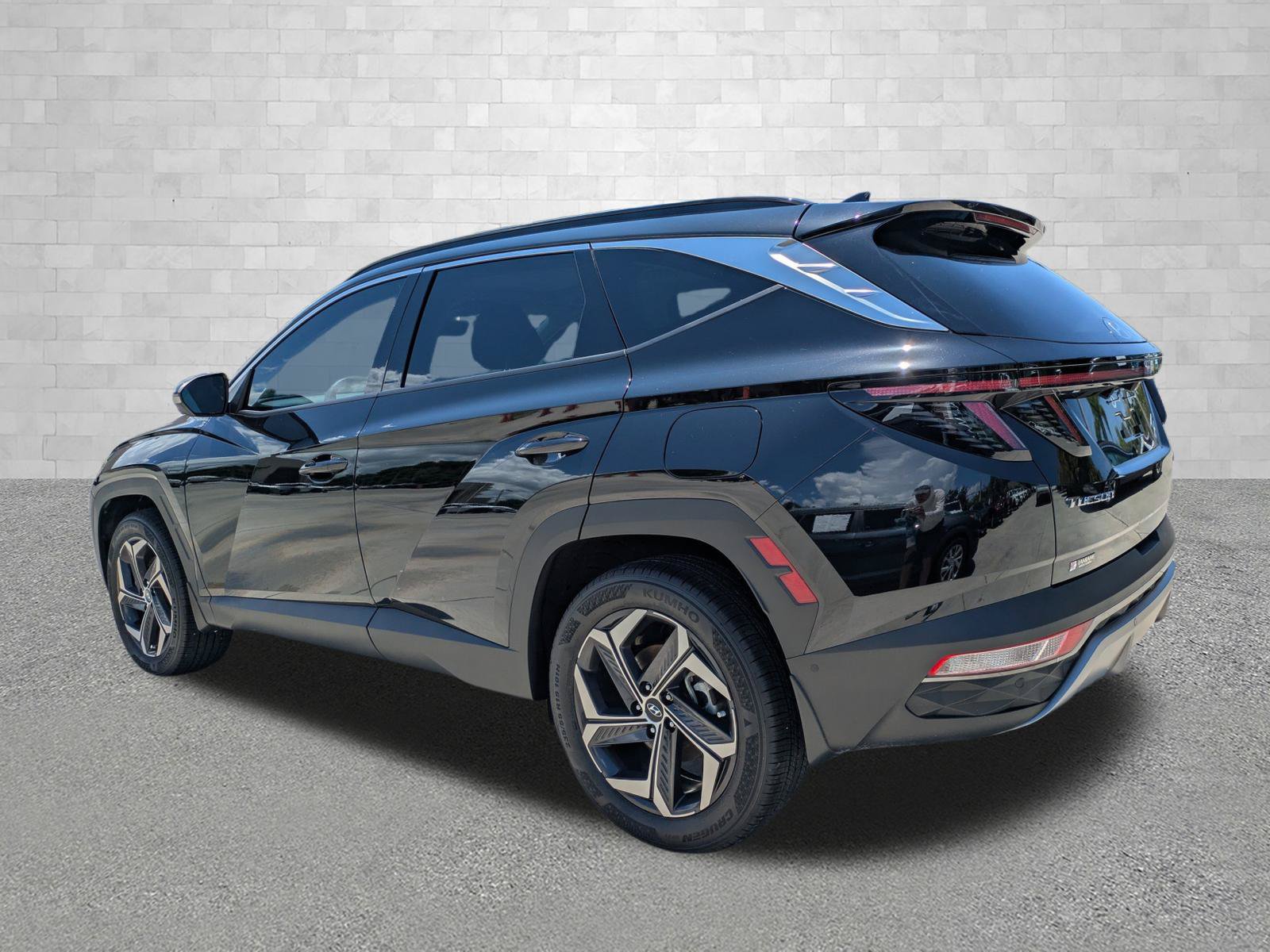Certified 2024 Hyundai Tucson Limited AWD/4WD image 4