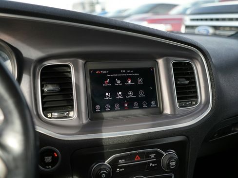 Used 2019 Dodge Charger SXT w/ Leather Interior Group image 13