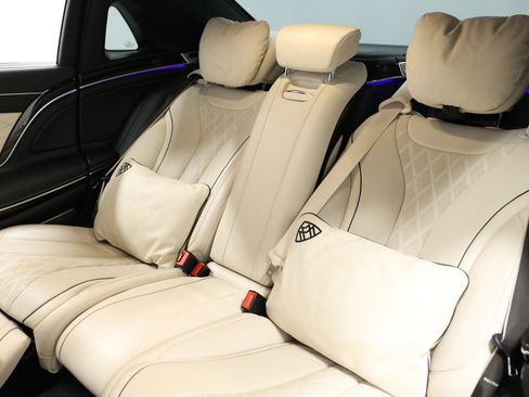 Used 2018 Mercedes-Benz Maybach S 560 4MATIC image 43