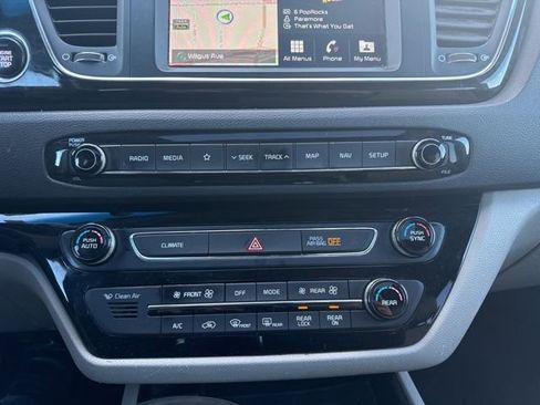 Used 2019 Kia Sedona SX image 14