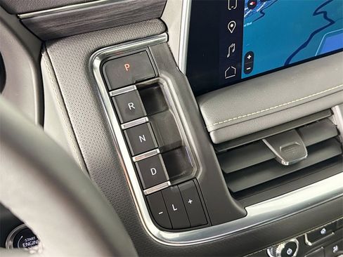 Used 2024 GMC Yukon SLT image 16