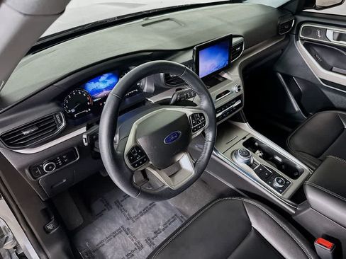 Used 2023 Ford Explorer XLT w/ Equipment Group 202A AWD/4WD image 2