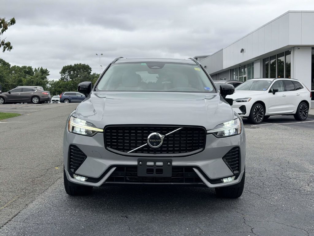 Used 2024 Volvo XC60 B5 Plus w/ Protection Package Premier AWD/4WD image 25