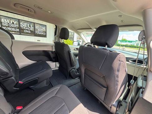 Used 2021 Chrysler Voyager LX FWD image 32