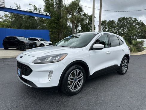 Used 2022 Ford Escape SEL image 2