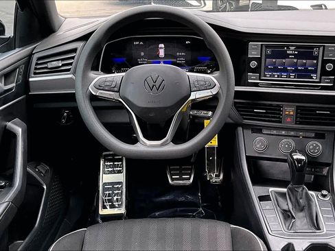 Used 2023 Volkswagen Jetta Sport image 5