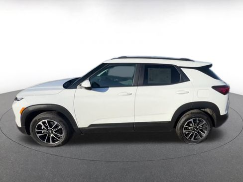 Used 2025 Chevrolet TrailBlazer LT image 9