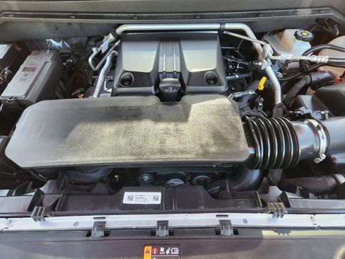 Used 2025 Chevrolet Colorado Trail Boss AWD/4WD image 23