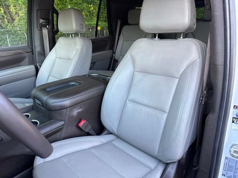 Used 2022 Chevrolet Tahoe LT w/ Luxury Package AWD/4WD image 10