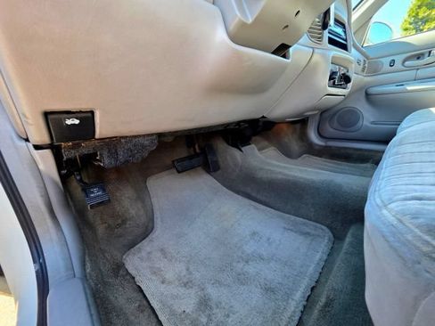 Used 2001 Buick Century Custom w/ Premium Pkg FWD image 39