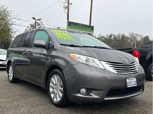Used 2012 Toyota Sienna Limited image 1