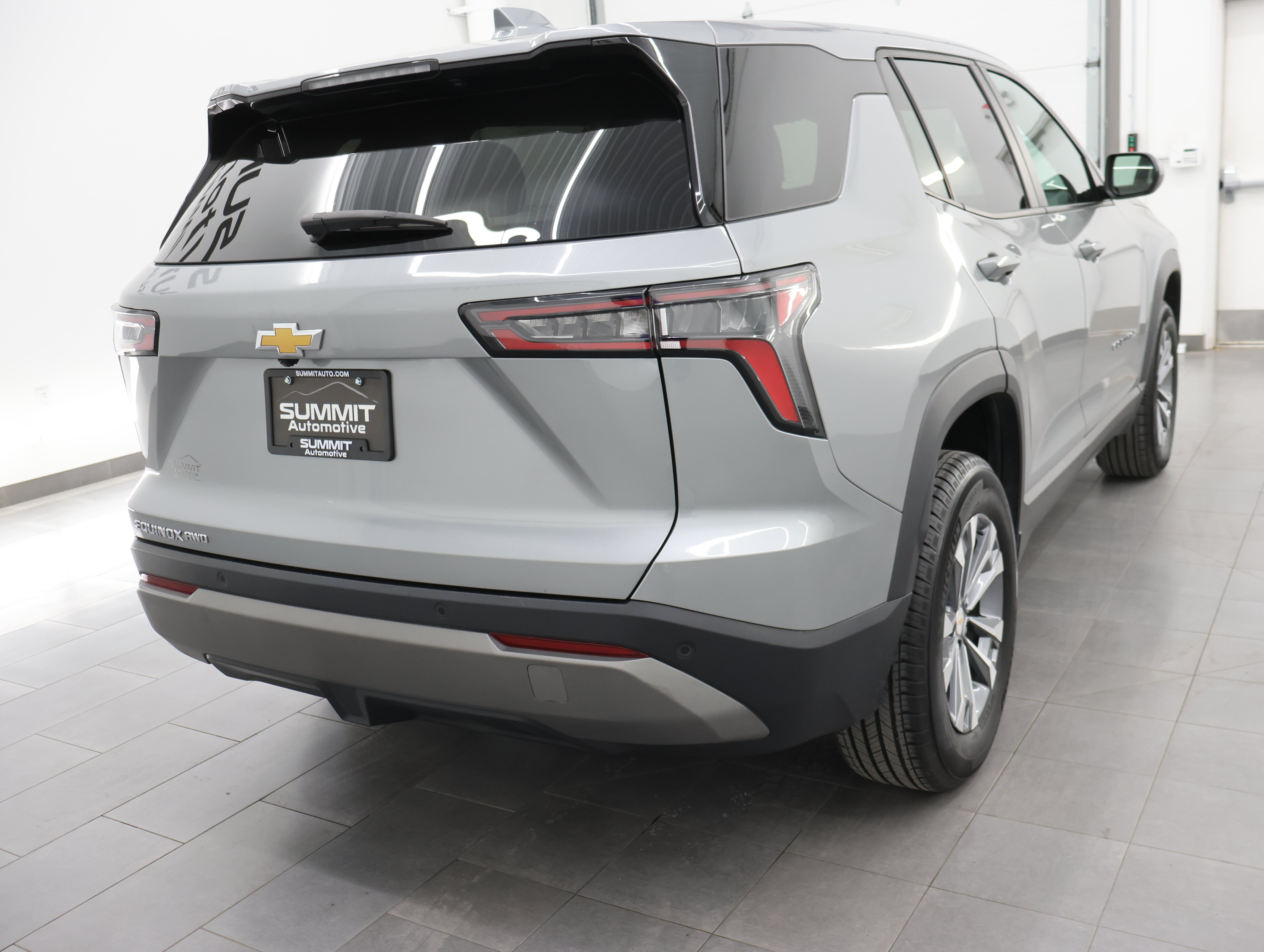 Used 2026 Chevrolet Equinox LT AWD/4WD image 5