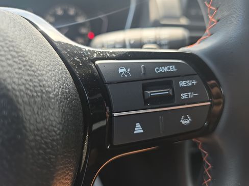 Used 2025 Honda Pilot Sport image 19