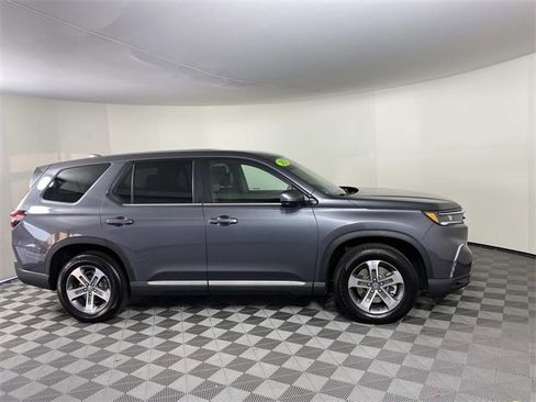 Used 2025 Honda Pilot EX-L image 10