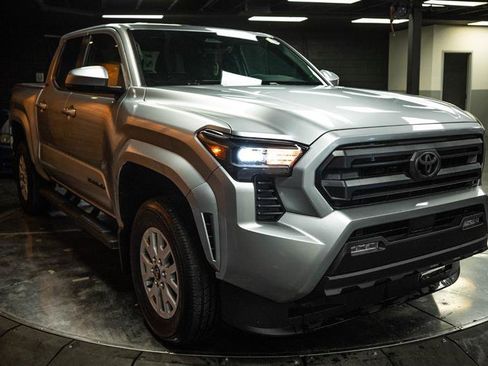 Used 2025 Toyota Tacoma TRD Sport image 5